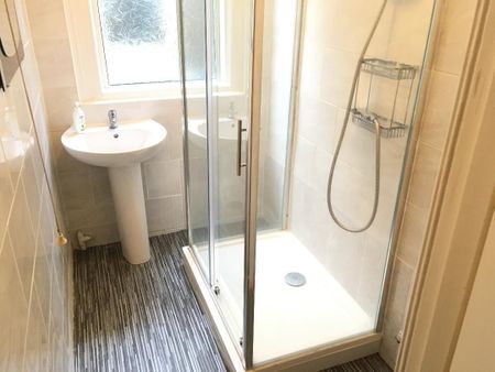 1 Bed Detached House, Very Near Craven Avenue Area, W5 - Photo 4