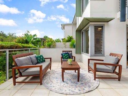 Beachside Apartment with House-Sized Outdoor Areas! - Photo 4