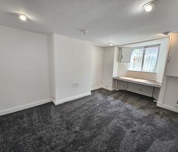 3 Bed Terraced House, Parkhill Avenue, M8 - Photo 2