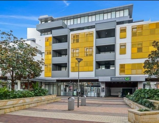 Modern Two Bedroom Apartment with added convenience! - Photo 1