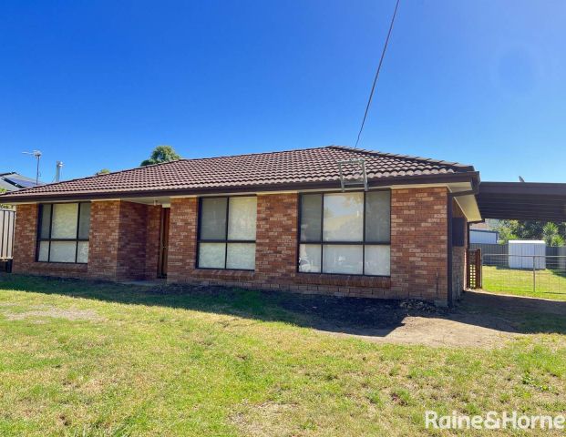 Well Located 3 Bedroom Home! - Photo 1