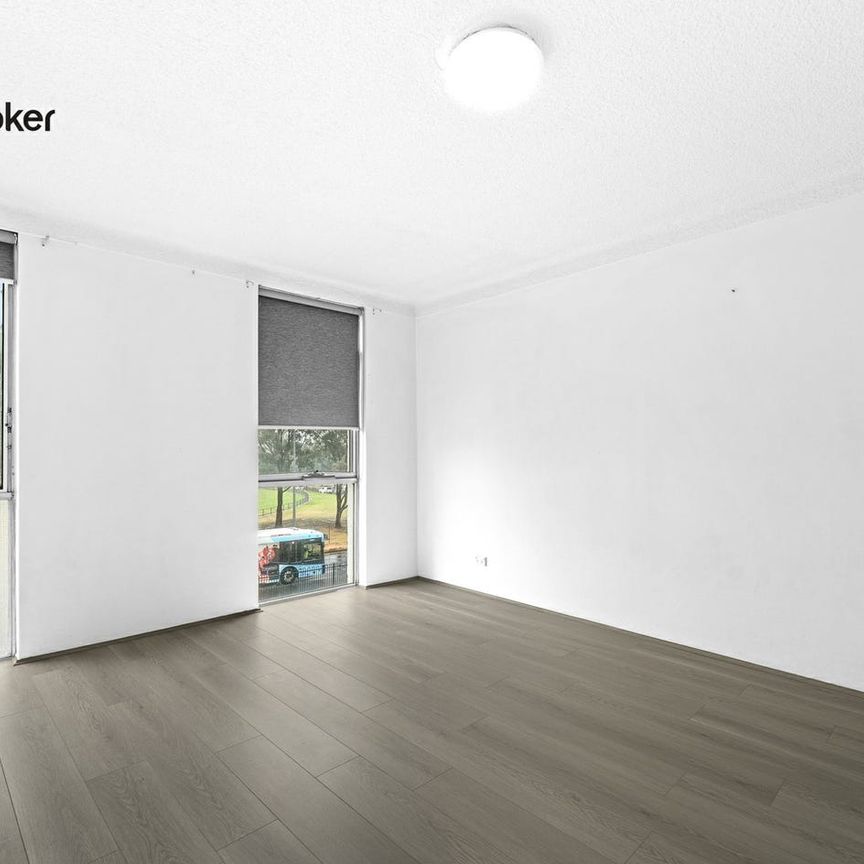 Bright & Modern 2 Bedroom Apartment - Photo 1