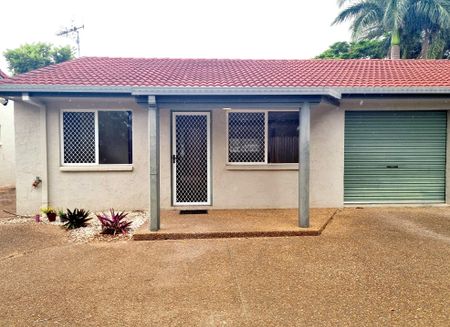 :: CHARMING UNIT IN THE HEART OF THE BUNDABERG WEST PRECINCT - Photo 3