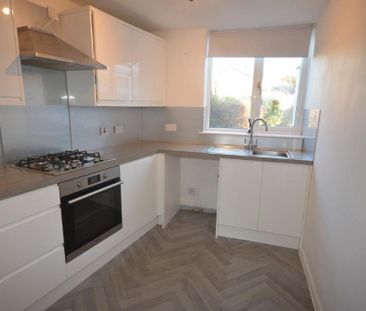 2 bedroom end of terrace house to rent - Photo 5