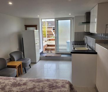 Studio to rent - Photo 6