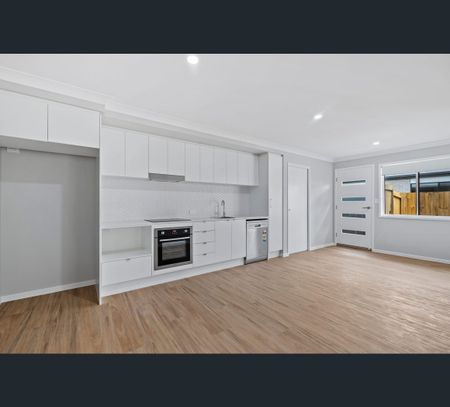 2/132 Pierro Pl, Logan Reserve, Qld 4133 - Photo 3