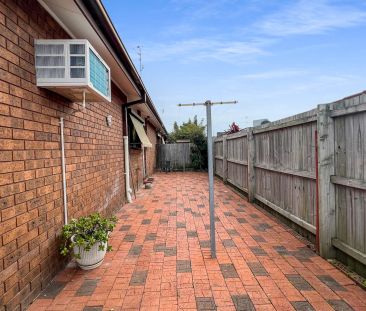 2 Bedroom townhouse located in the heart of Toukley! - Photo 6