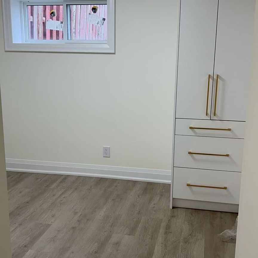 For Lease - 3366 Strabane Drive Unit# Basement room, Mississauga, Ontario - Photo 1