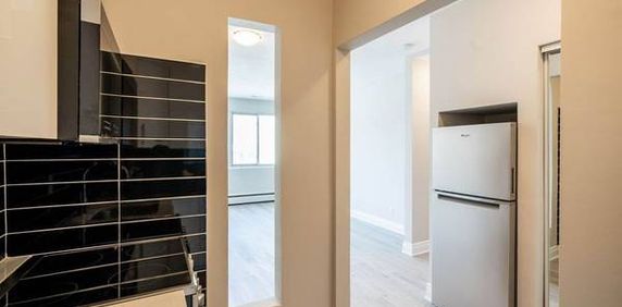 1 Bed 1 bath apartment close to downtown - Photo 2