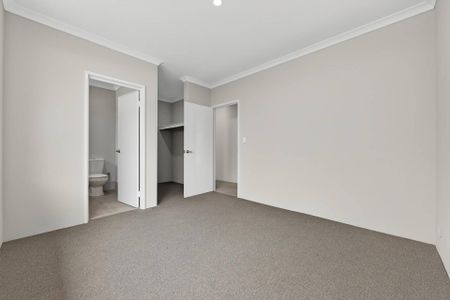 BRAND NEW FAMILY HOME WITH THEATRE ROOM - Photo 2