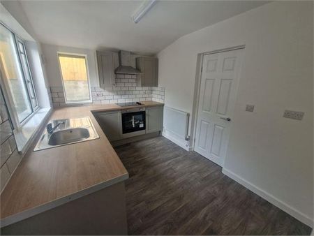 2 bedroom end of terrace house to rent - Photo 5