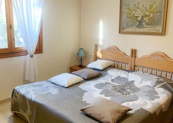 Villa for rent with 3 bedrooms and pool in Calpe for the winter season.