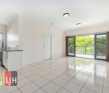 AIR CONDITIONED 2 BEDROOM UNIT WITH SPACIOUS BALCONY ! - Photo 1