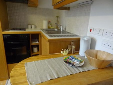 Studio to rent - Photo 2