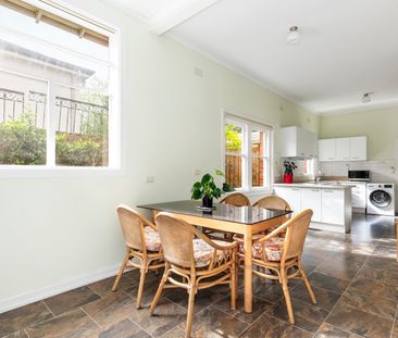 195 Cotham Road, Kew VIC 3101 - House For Rent | Domain - Photo 3