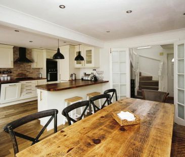 5 bedroom detached house to rent - Photo 2