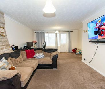 4 bedroom detached house to rent - Photo 2