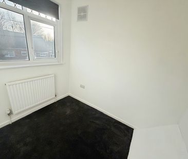 3 bedroom House To Let Total Size: 1045 SQ FT - Photo 4