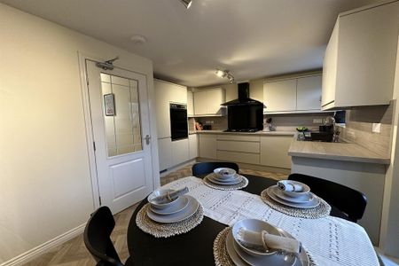 1 bedroom in a house share to rent - Photo 2