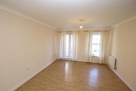 2 bedroom Apartment to let - Photo 4