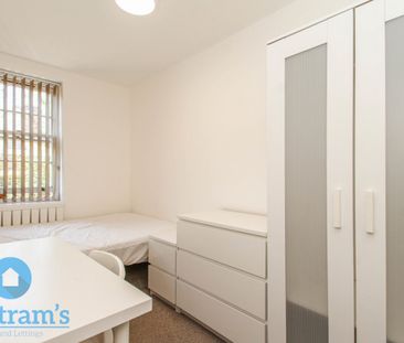 2 bed Apartment for Rent - Photo 2