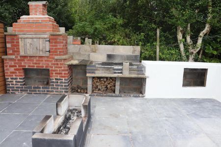 3 bedroom semi-detached house to rent - Photo 3