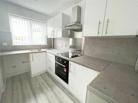 2 bedroom Town house to rent - Photo 4