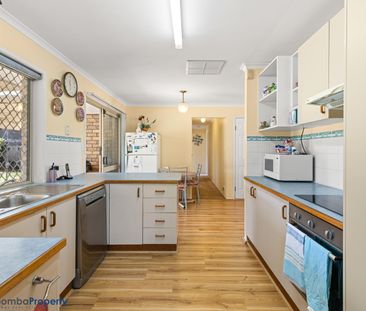 SPACIOUS FAMILY HOME IN BEAUTIFUL LOCATION! - Photo 6