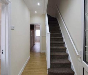 4 bedroom property to rent in London - Photo 3