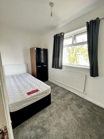 6 bedroom terraced house to rent - Photo 5