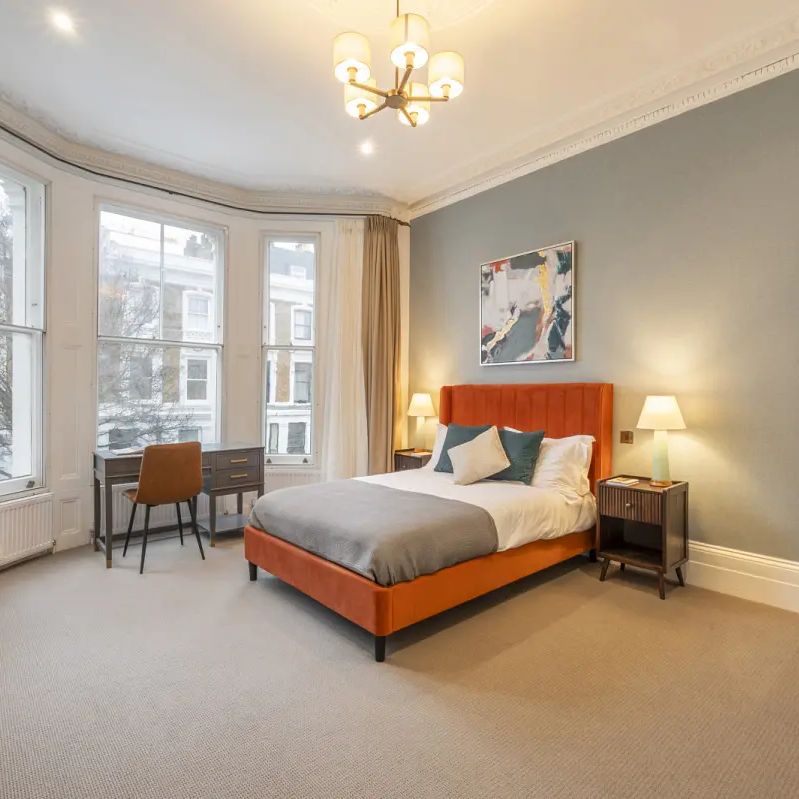 4 bedroom house in London - Photo 1