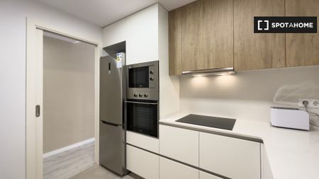 barcelona, Catalonia 08013 - Photo 2