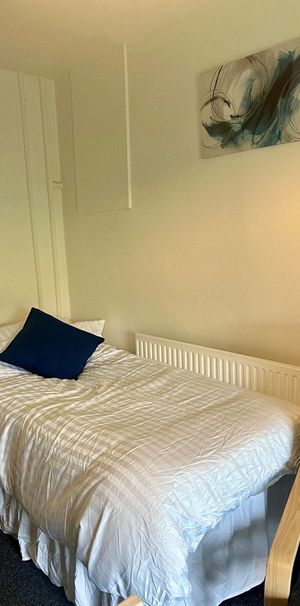 Bedsit, Waverley Road, BS6 - Photo 1