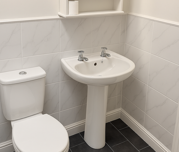 Three Bedroom House to Rent in Bath Wellington Buildings, BA1 - Photo 2