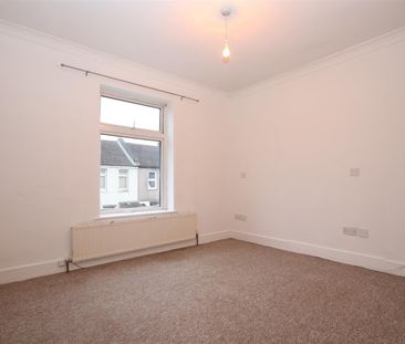 3 bedroom Terraced House to let - Photo 6