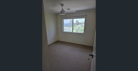 Comfortable townhouse worth an inspection - Photo 3