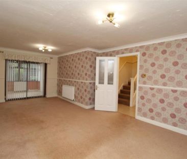 3 bedroom detached house to rent - Photo 2