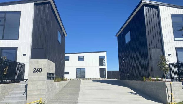 Quality Modern Townhouse - Photo 1