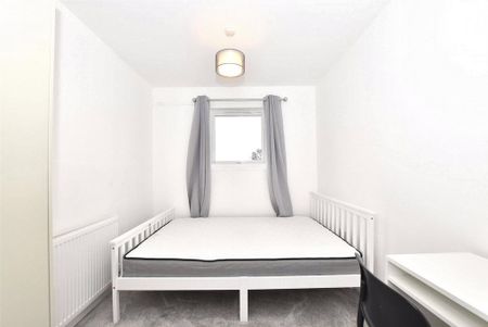 4 bedroom terraced house to rent - Photo 5