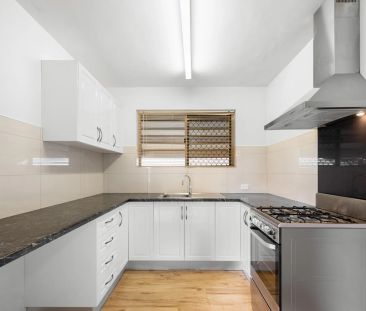 Stylish One-Bedroom Apartment in the Heart of Coorparoo - Photo 4