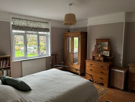 3 bed Semi-Detached - To Let - Photo 2