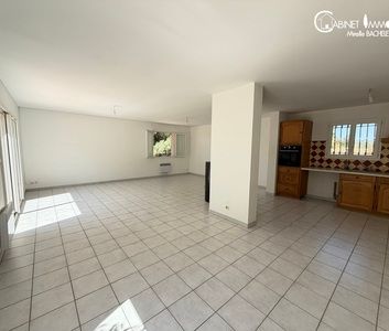 Location Maison 5 pièces 151m² ST CYR SUR MER 83270 - Photo 4