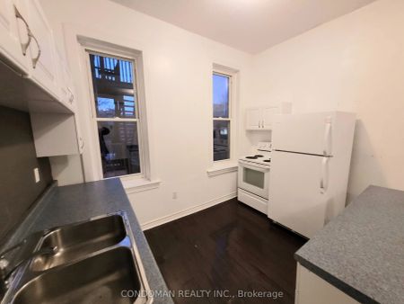 139 1/2 John Street S #5 - Photo 2