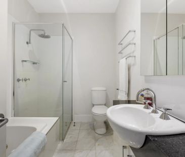 Easy living on Richmond Hill! - Photo 6