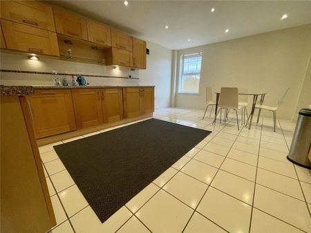 West Cliff Road, Bournemouth, BH2 - Photo 2