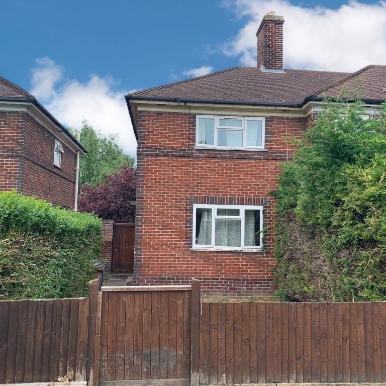 3 bedroom end of terrace house to rent - Photo 1