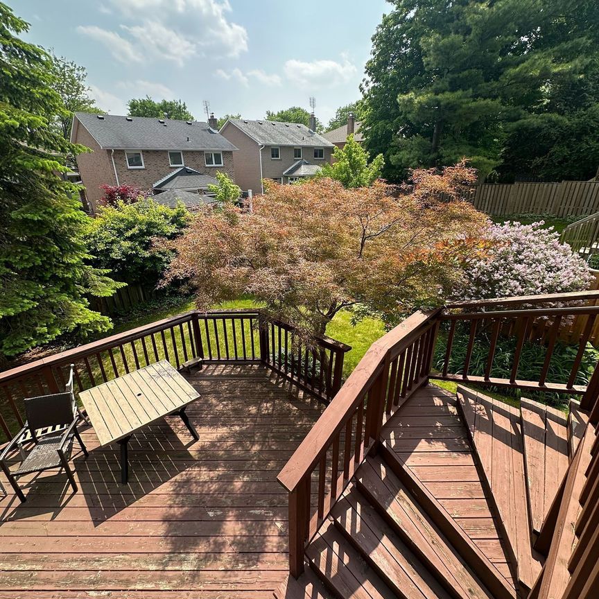 For Lease - 9 Chadburn Crescent Unit# Upper Level, Aurora, Ontario - Photo 2