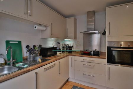 3 bedroom terraced house to rent - Photo 3