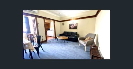 Heritage-Listed 2-Bedroom Gem in Leafy Spring Hill – Fully Furnished, Walk to CBD & Valley - Photo 3