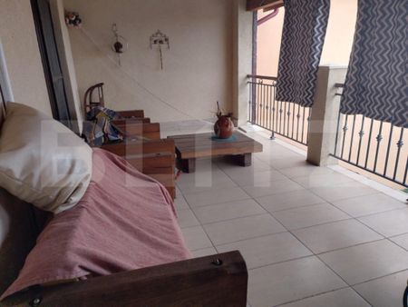 Apartament intr-o casa, 3 camere, mobilat, 90 mp, zona Ronat - Fotografie 5